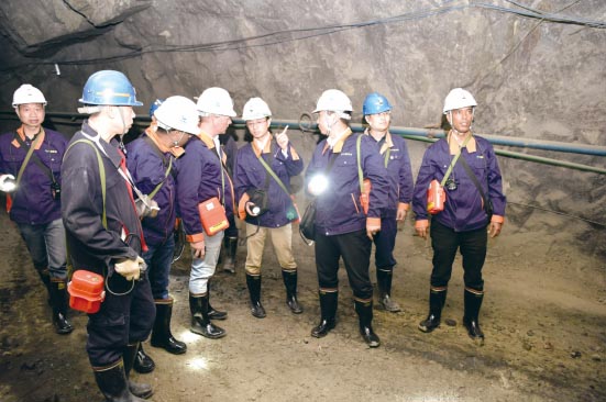 Directors of the board of Zara Mining Share Company visited a gold mine in Henan