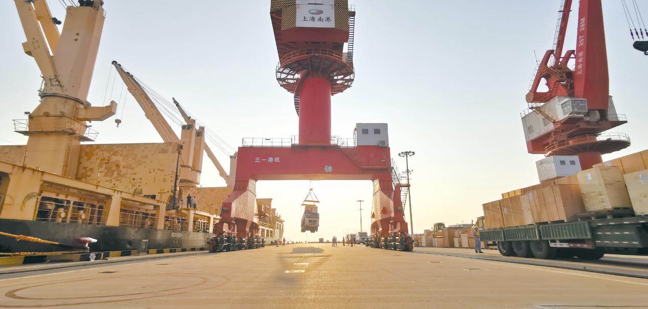The First Shipment of Equipment for Eritrean Highway Project Sailed